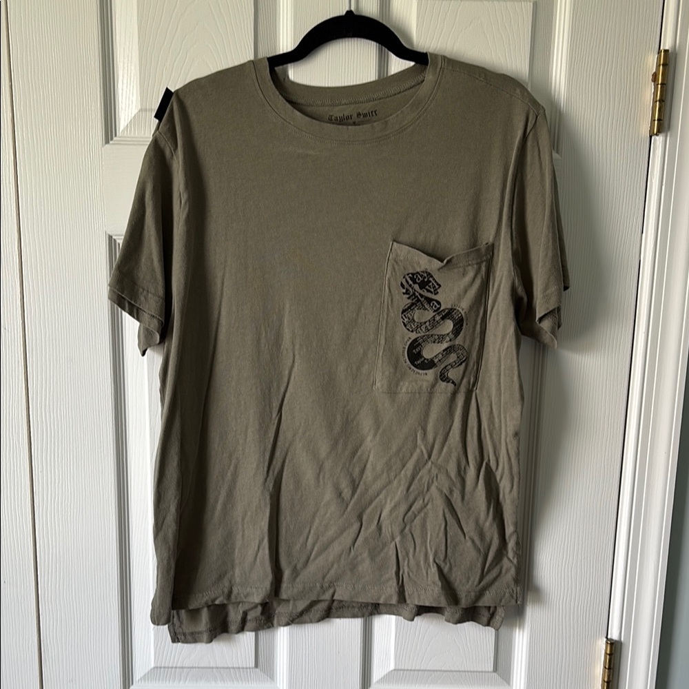 Taylor Swift Green Casual Short Sleeve Tee